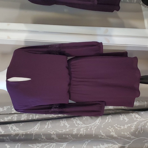 Express Keyhole Dress with Lace Details - Picture 2 of 7